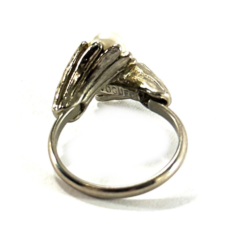 Vintage Vogue Signed Pearl Bypass Ring Size 7 Silver Tone Leaf Wrap Faux Pearl - Picture 6 of 9